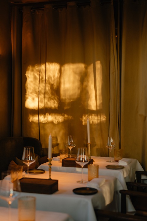 Inside of restaurant De Mark, Festive Season table setting 