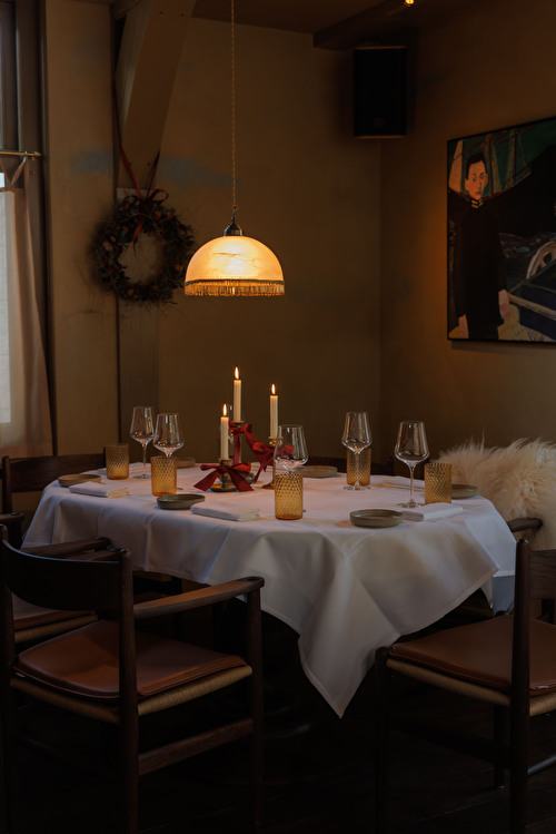 Inside of restaurant De Mark, Festive Season table setting 