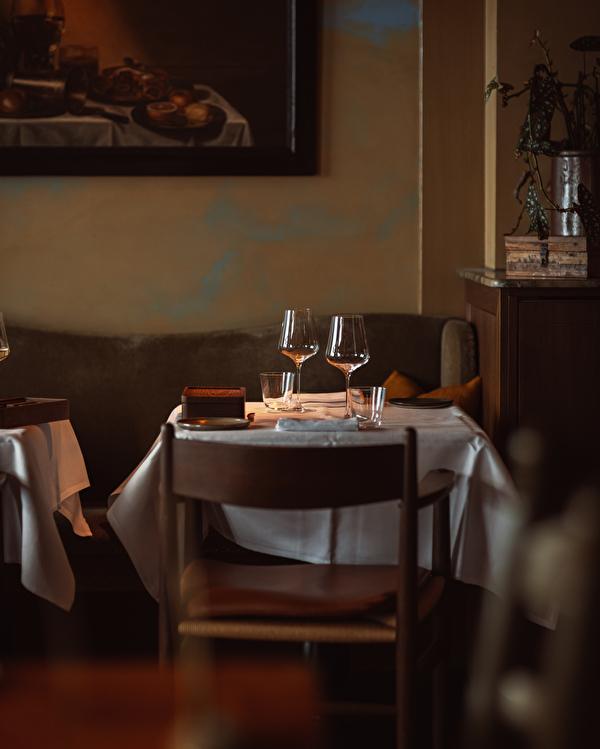 Dining tables at Restaurant De Mark